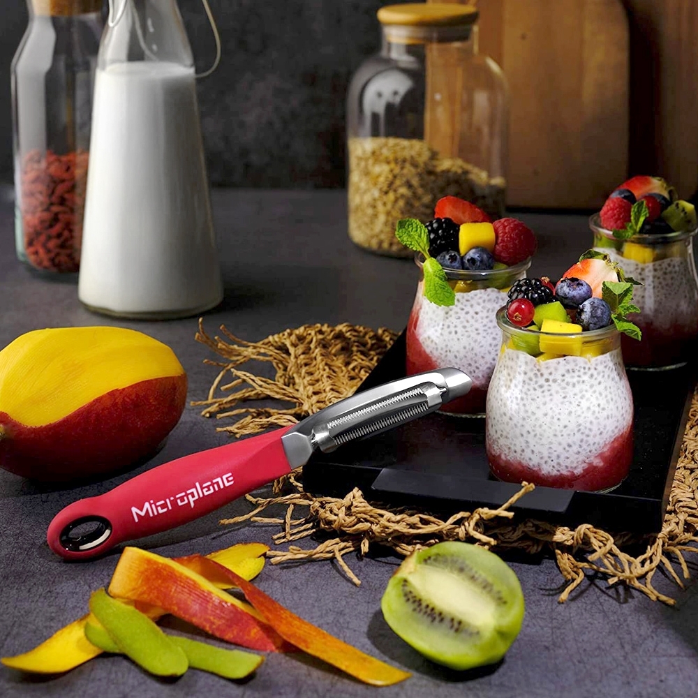 Microplane - Professional Peeler with serrated double blade Microplane - Professional Peeler with serrated double blade