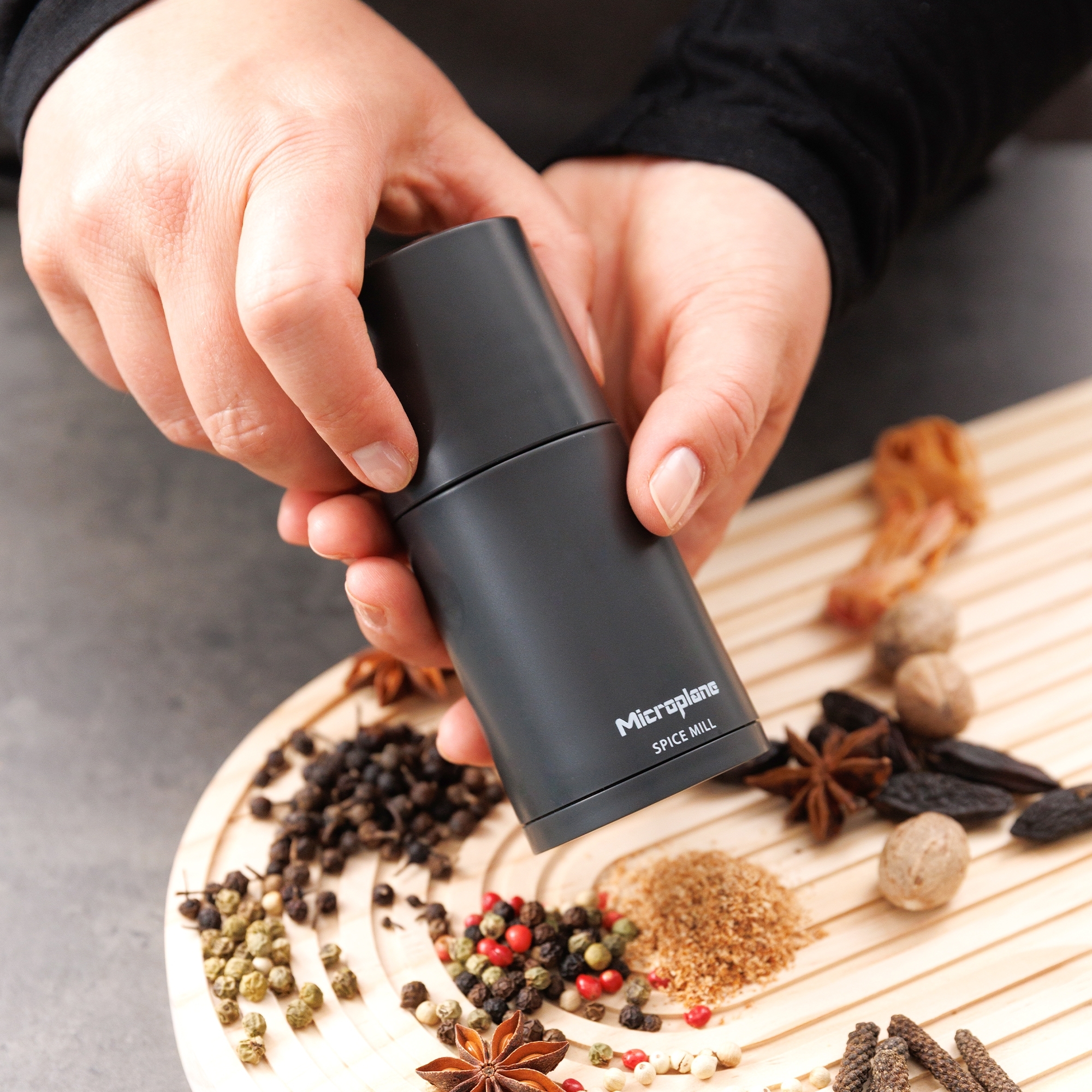 Microplane - Nutmeg mill 2in1 - Dark Grey Microplane - Nutmeg mill 2in1 - Dark Grey