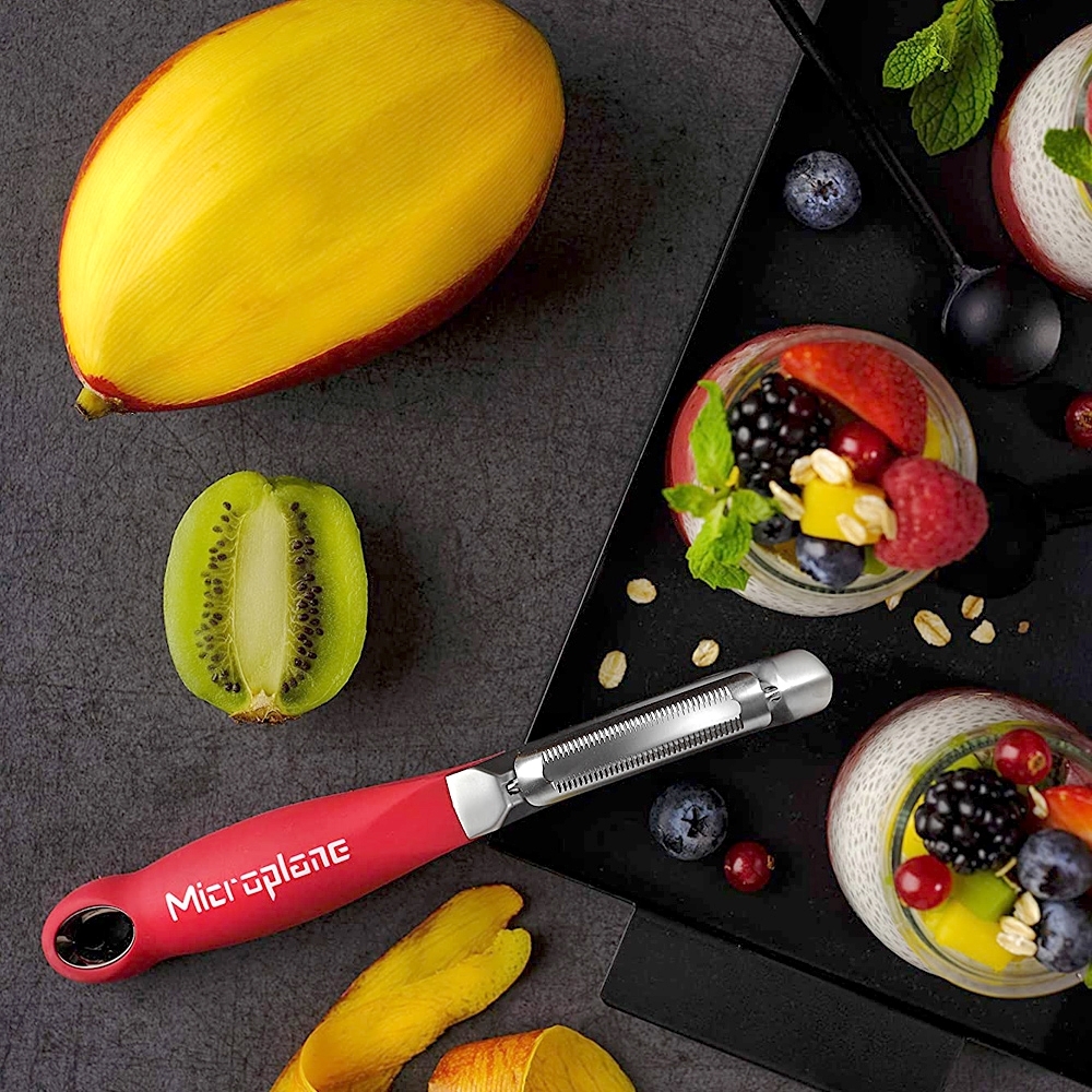 Microplane - Professional Peeler with serrated double blade Microplane - Professional Peeler with serrated double blade