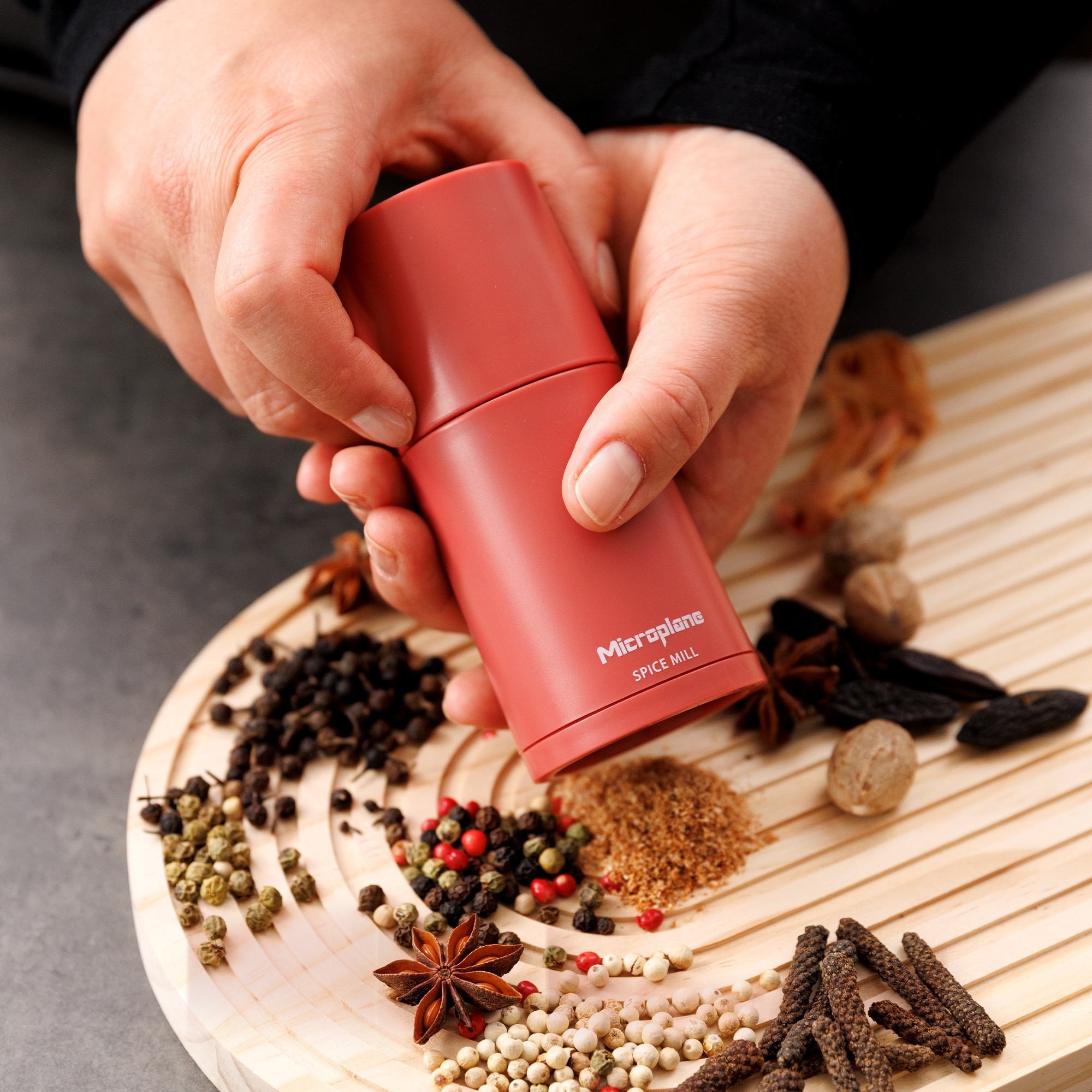 Microplane - Nutmeg mill 2in1 - Lipstick Pink Microplane - Nutmeg mill 2in1 - Lipstick Pink